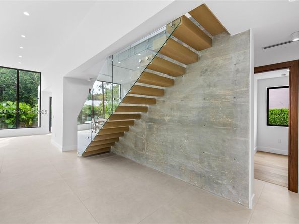 66 NW 50th St, Miami FL 33127