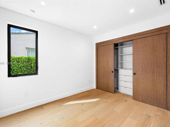 66 NW 50th St, Miami FL 33127