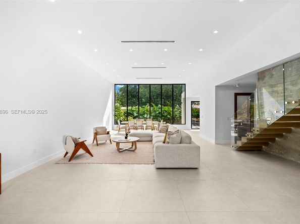 66 NW 50th St, Miami FL 33127