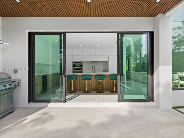 66 NW 50th St, Miami FL 33127