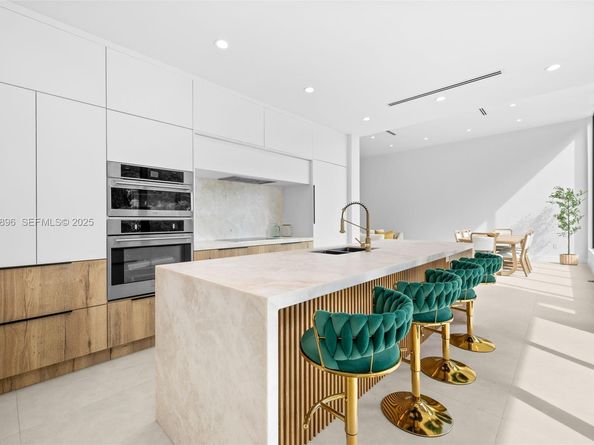 66 NW 50th St, Miami FL 33127