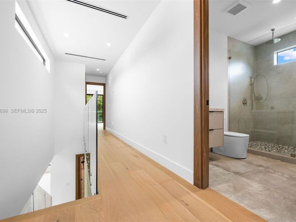 66 NW 50th St, Miami FL 33127