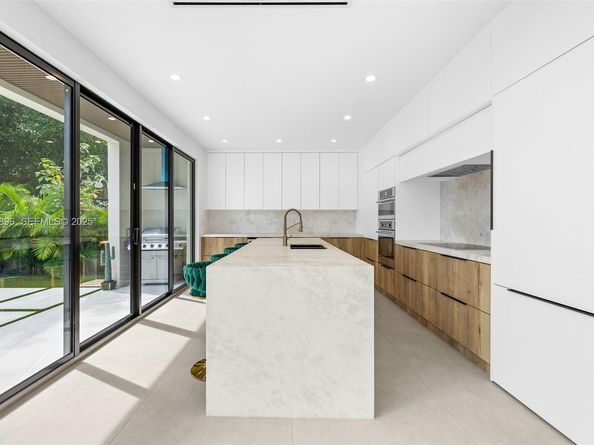 66 NW 50th St, Miami FL 33127