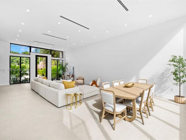 66 NW 50th St, Miami FL 33127