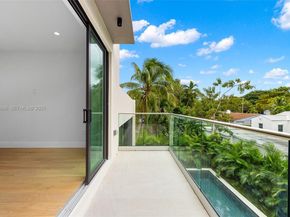 66 NW 50th St, Miami FL 33127