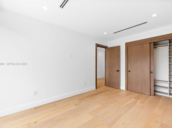 66 NW 50th St, Miami FL 33127