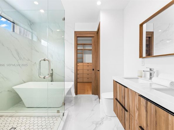 66 NW 50th St, Miami FL 33127