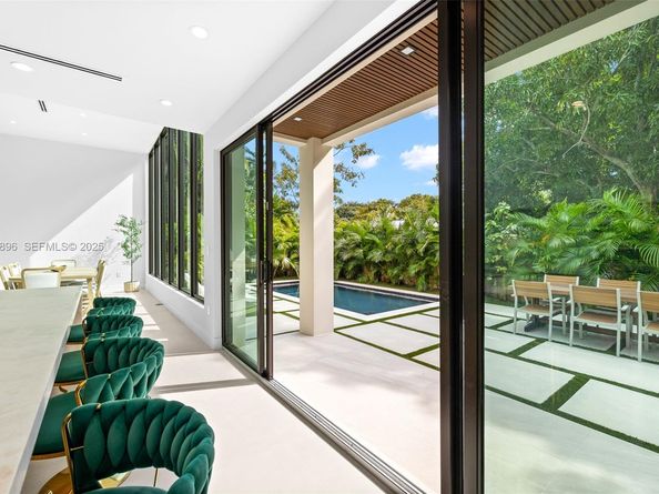 66 NW 50th St, Miami FL 33127