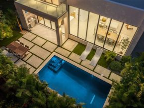 66 NW 50th St, Miami FL 33127