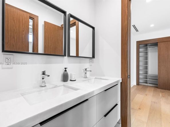 66 NW 50th St, Miami FL 33127