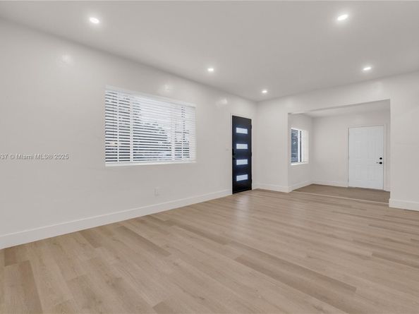 613 NE 159th St, Miami FL 33162