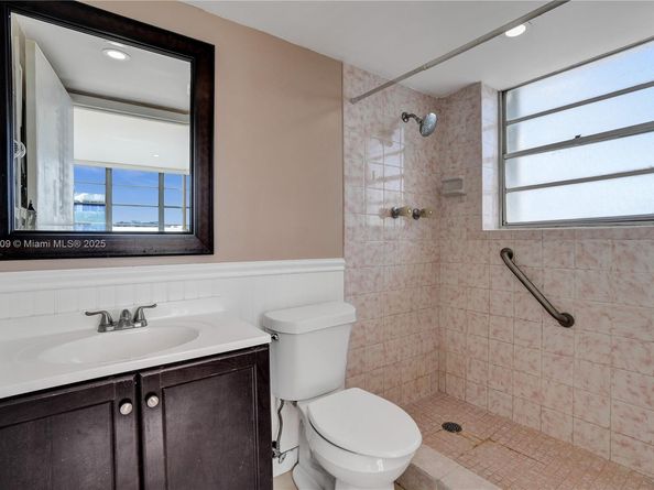 2150 Sans Souci Blvd B1605, North Miami FL 33181