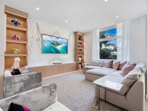6203 N Laguna Path N, Miami Beach FL 33141