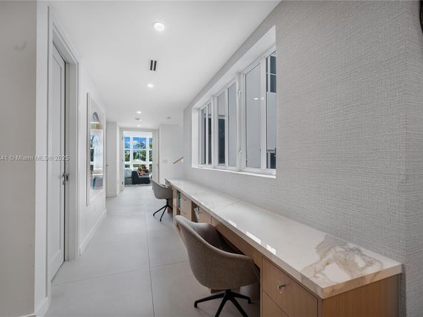 6203 N Laguna Path N, Miami Beach FL 33141