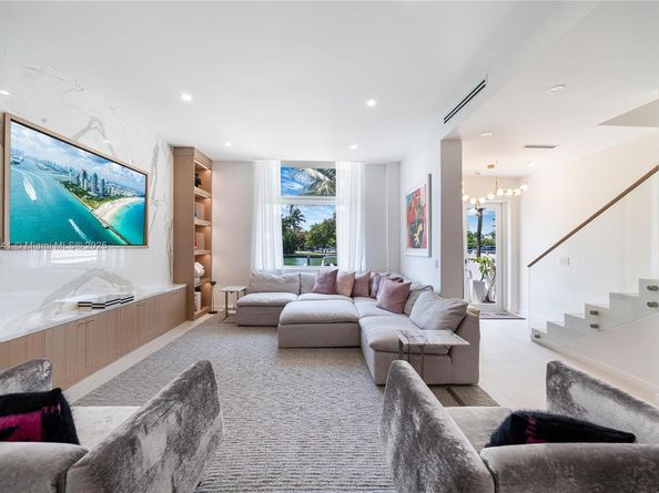 6203 N Laguna Path N, Miami Beach FL 33141