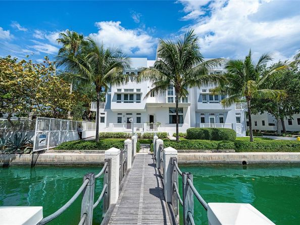 6203 N Laguna Path N, Miami Beach FL 33141