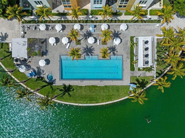6203 N Laguna Path N, Miami Beach FL 33141