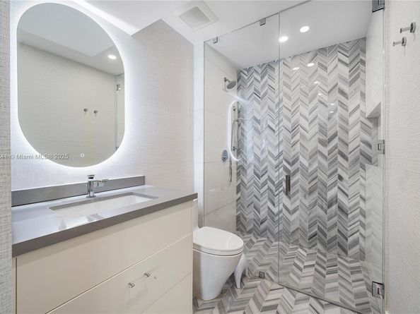 6203 N Laguna Path N, Miami Beach FL 33141