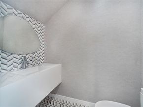 6203 N Laguna Path N, Miami Beach FL 33141