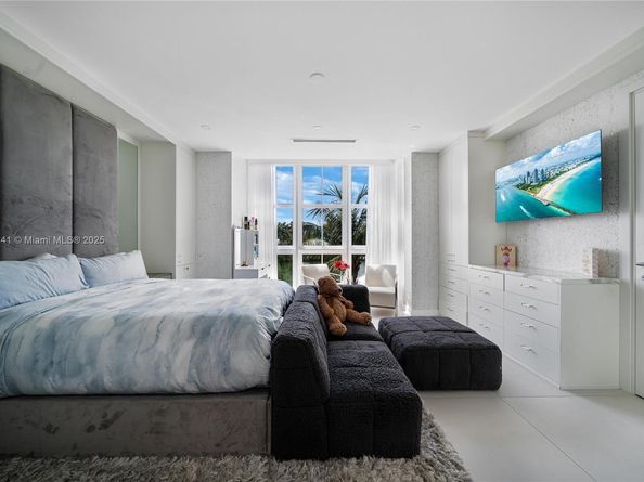 6203 N Laguna Path N, Miami Beach FL 33141