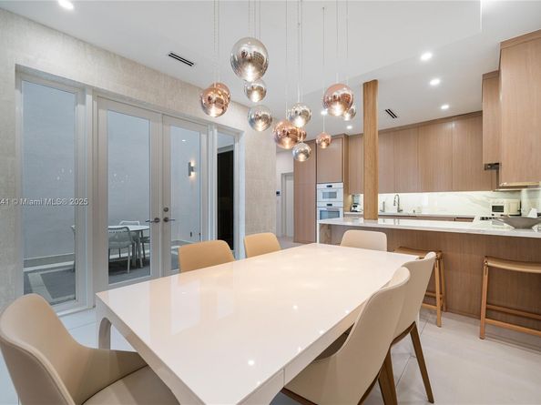 6203 N Laguna Path N, Miami Beach FL 33141
