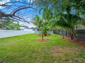 1995 NW 58th St, Miami FL 33142