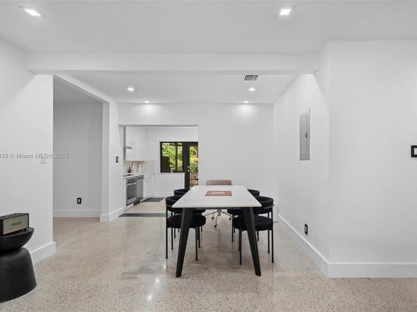 829 SW 4th Ct, Fort Lauderdale FL 33312