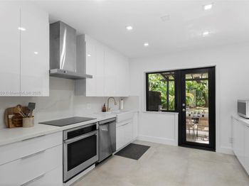 829 SW 4th Ct