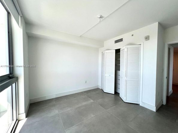 13800 Highland Dr 601, North Miami Beach FL 33181