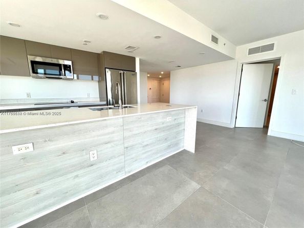 13800 Highland Dr 601, North Miami Beach FL 33181