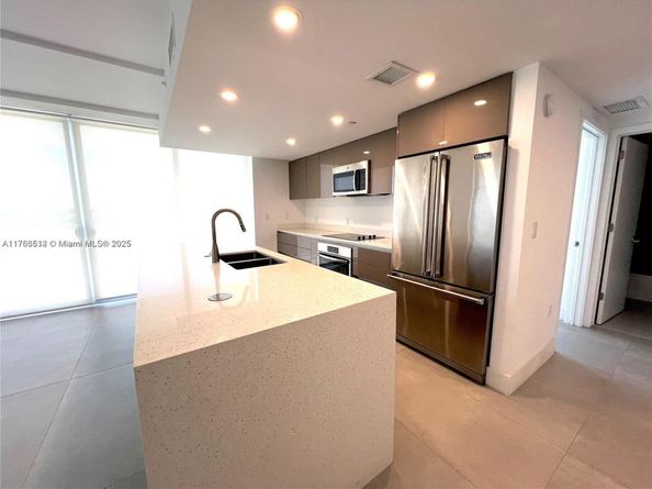 13800 Highland Dr 601, North Miami Beach FL 33181