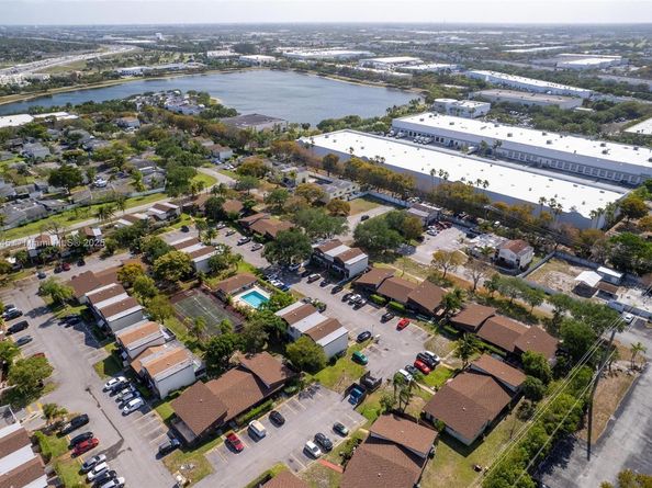 3200 NW 5th Ter 8, Pompano Beach FL 33064