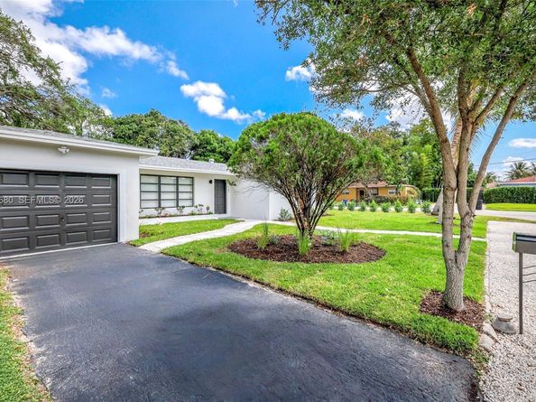 981 NE 152nd St, Miami FL 33162