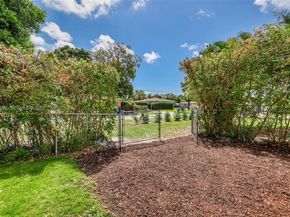 981 NE 152nd St, Miami FL 33162