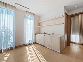 Undisclosed Address #A11915030, Miami Beach FL 33140