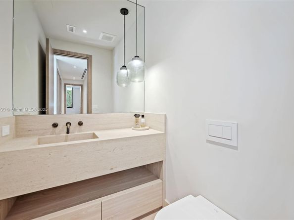 Undisclosed Address #A11915030, Miami Beach FL 33140