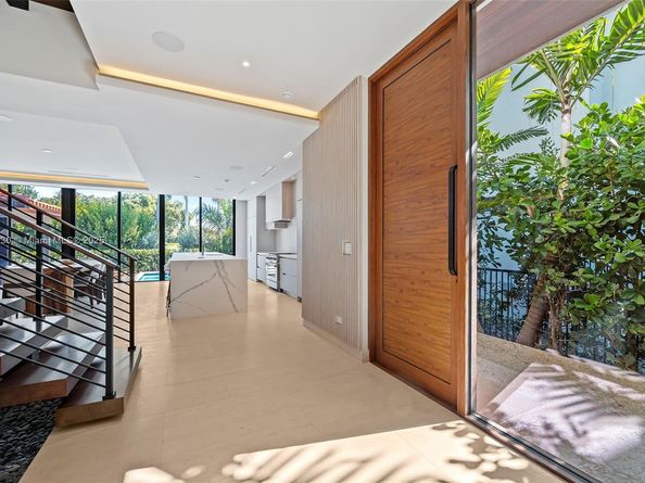 Undisclosed Address #A11915030, Miami Beach FL 33140