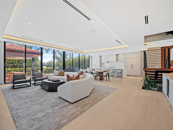 Undisclosed Address #A11915030, Miami Beach FL 33140