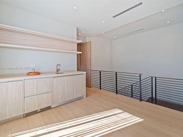 Undisclosed Address #A11915030, Miami Beach FL 33140