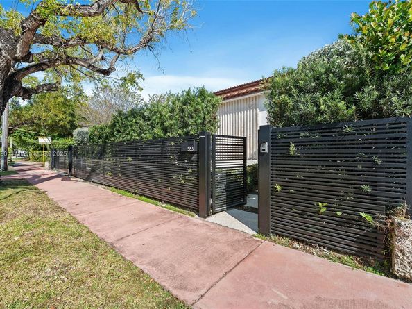 Undisclosed Address #A11915030, Miami Beach FL 33140