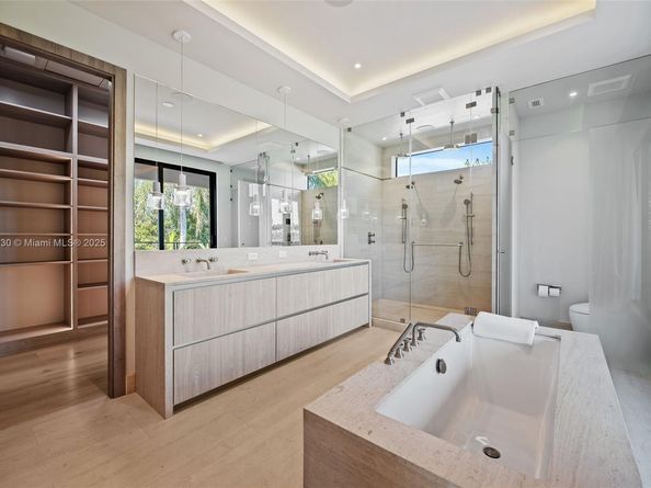 Undisclosed Address #A11915030, Miami Beach FL 33140