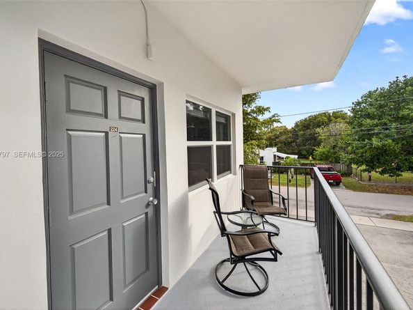 415 NE 2nd St 224, Hallandale Beach FL 33009