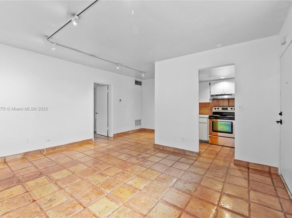2924 Day Ave N211, Miami FL 33133