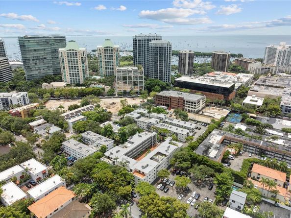 2924 Day Ave N211, Miami FL 33133