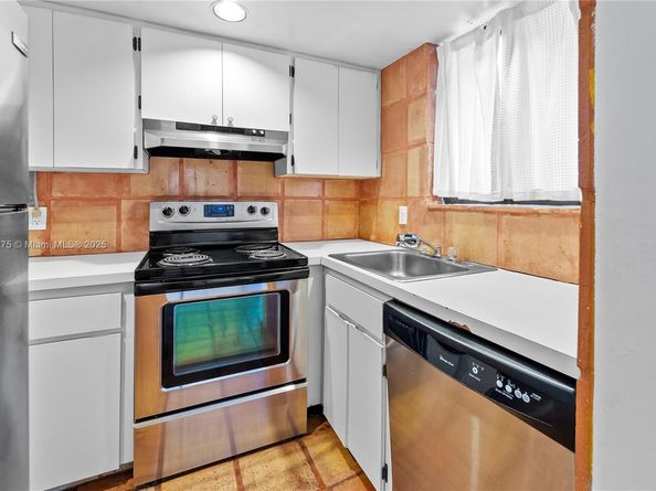 2924 Day Ave N211, Miami FL 33133