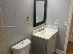 240 SE 9th Ave, Pompano Beach FL 33060