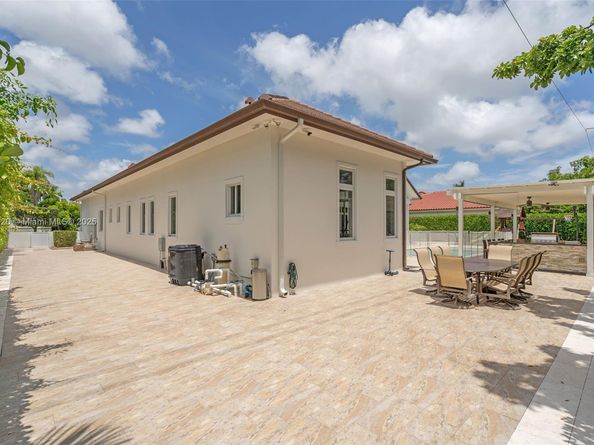 7635 SW 84th Ct, Miami FL 33143