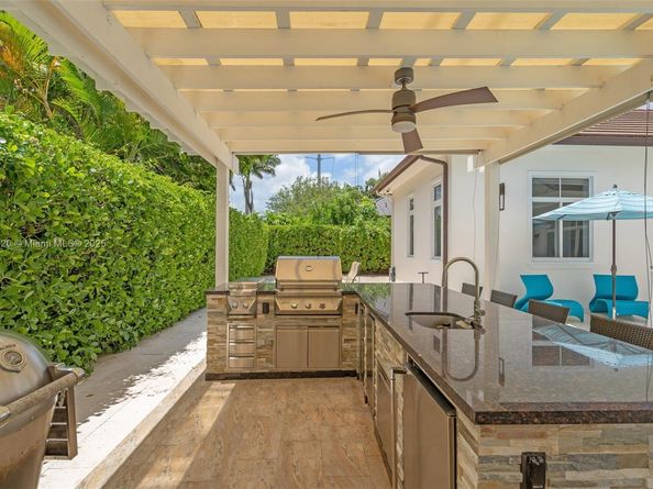 7635 SW 84th Ct, Miami FL 33143