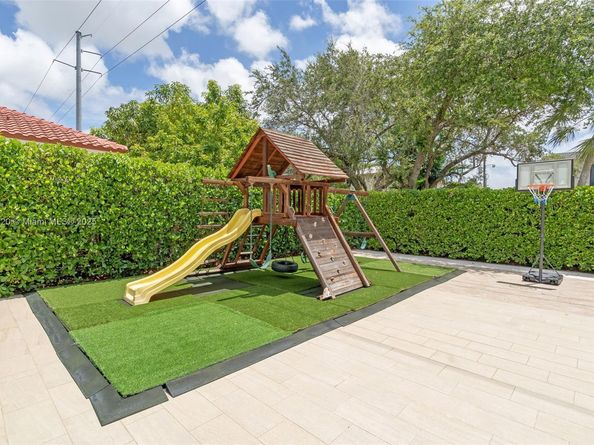 7635 SW 84th Ct, Miami FL 33143