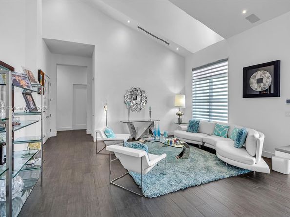 7635 SW 84th Ct, Miami FL 33143